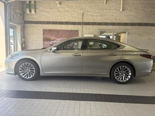 2019 Lexus ES 300h Base