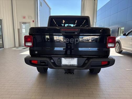 2022 Jeep Gladiator Altitude 4x4