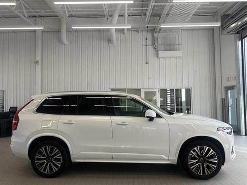 2021 Volvo XC90 T5 Momentum