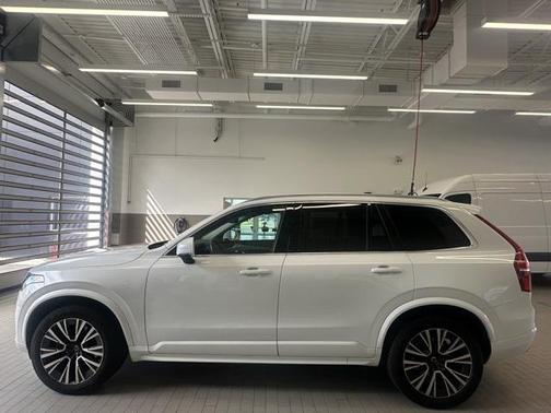 2021 Volvo XC90 T5 Momentum