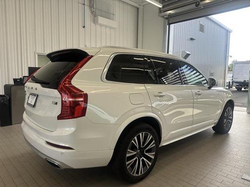 2021 Volvo XC90 T5 Momentum
