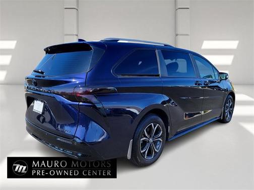2025 Toyota Sienna Platinum 7 Passenger