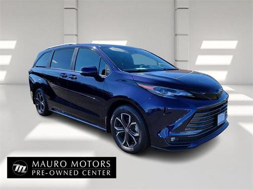 2025 Toyota Sienna Platinum 7 Passenger