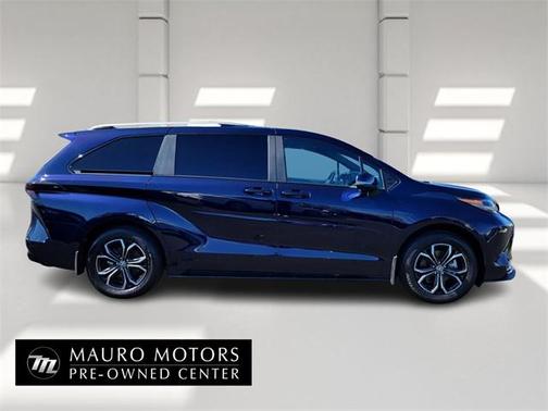 2025 Toyota Sienna Platinum 7 Passenger
