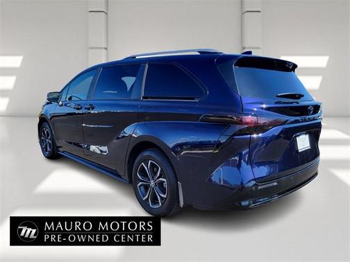 2025 Toyota Sienna Platinum 7 Passenger