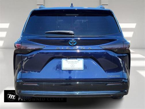 2025 Toyota Sienna Platinum 7 Passenger
