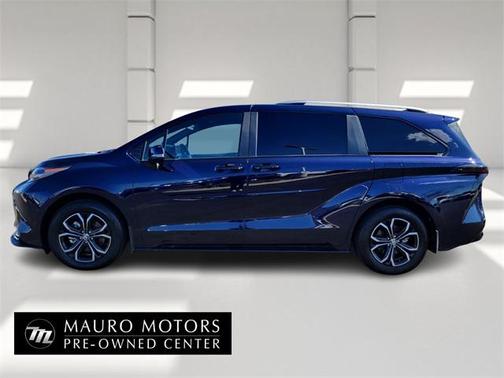 2025 Toyota Sienna Platinum 7 Passenger