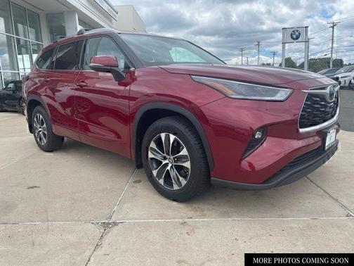Red 2021 Toyota Highlander XLE