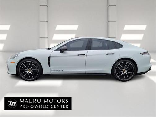 2023 Porsche Panamera 4 Platinum Edition