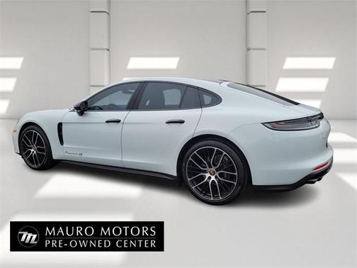 2023 Porsche Panamera 4 Platinum Edition