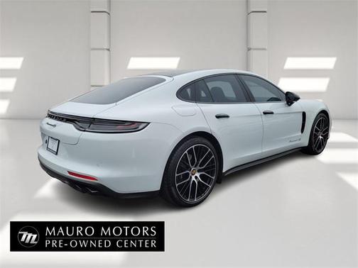 2023 Porsche Panamera 4 Platinum Edition