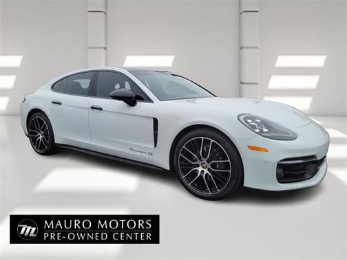 2023 Porsche Panamera 4 Platinum Edition