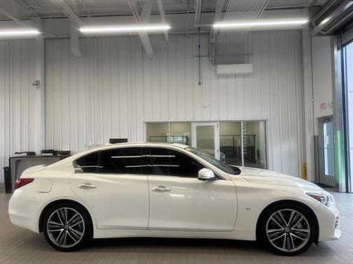 2015 INFINITI Q50 Sport