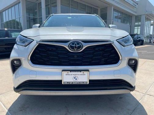Beige 2022 Toyota Highlander Platinum