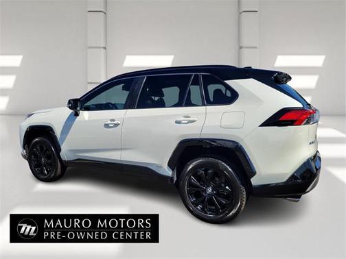 2022 Toyota RAV4 Hybrid SE