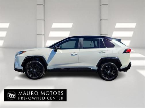 2022 Toyota RAV4 Hybrid SE