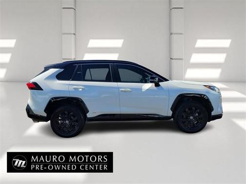 2022 Toyota RAV4 Hybrid SE
