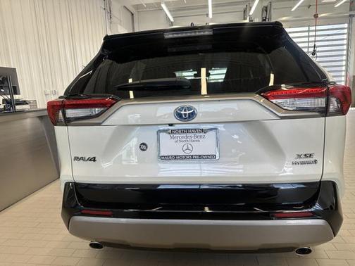 2022 Toyota RAV4 Hybrid SE