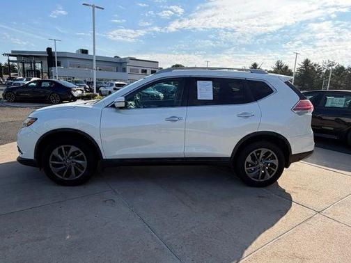 Pearl White 2016 Nissan Rogue SL