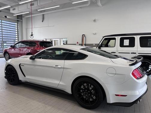 2018 Ford Shelby GT350 Base