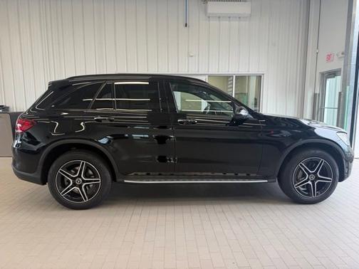 Black 2022 Mercedes-Benz GLC 300
