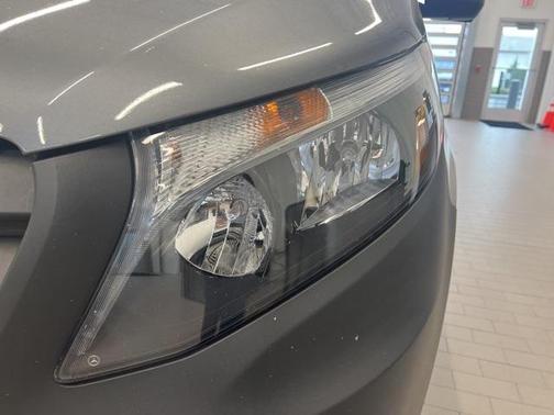 2021 Mercedes-Benz Metris Base