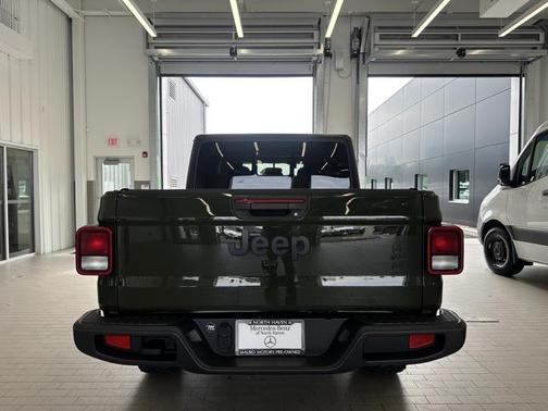 2022 Jeep Gladiator Sport