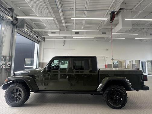 2022 Jeep Gladiator Sport