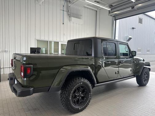 2022 Jeep Gladiator Sport