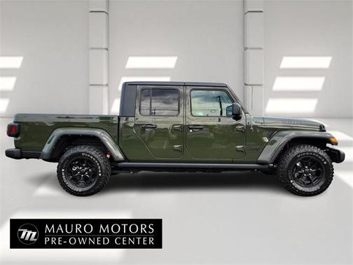 2022 Jeep Gladiator Sport
