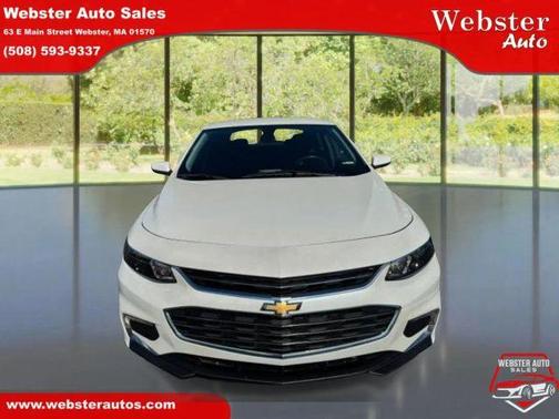 White 2018 Chevrolet Malibu LT