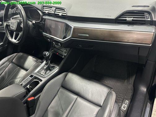 2022 Audi Q3 45 S line Premium