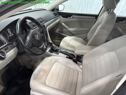 2015 Volkswagen Passat 1.8T Auto SE w/Sunroof & Nav