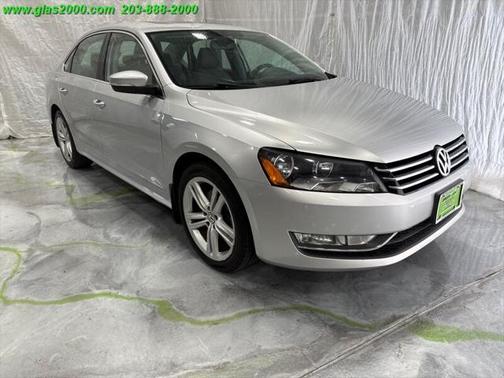 2015 Volkswagen Passat 1.8T Auto SE w/Sunroof & Nav