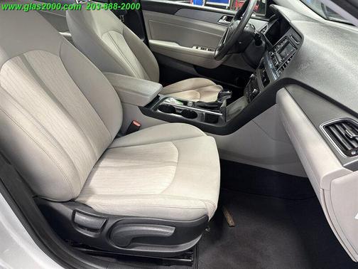 2016 Hyundai SONATA Hybrid SE