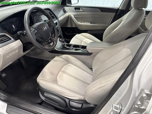 2016 Hyundai SONATA Hybrid SE