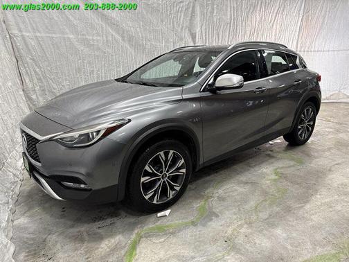 2017 INFINITI QX30 Premium