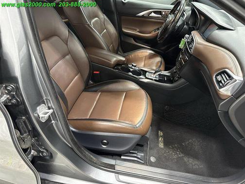 2017 INFINITI QX30 Premium