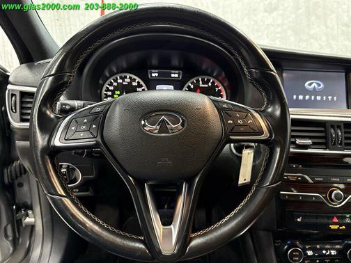 2017 INFINITI QX30 Premium