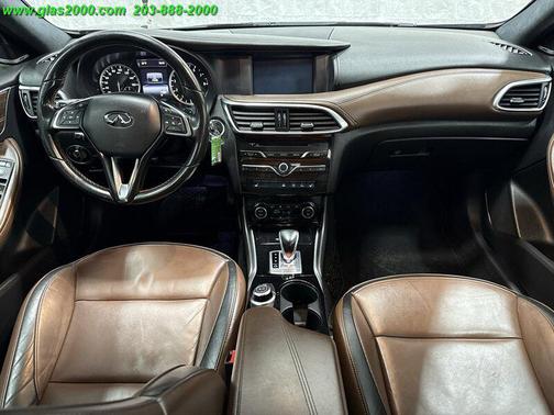 2017 INFINITI QX30 Premium