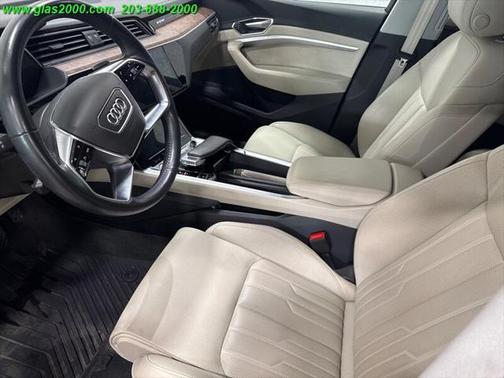 2019 Audi e-tron Premium Plus