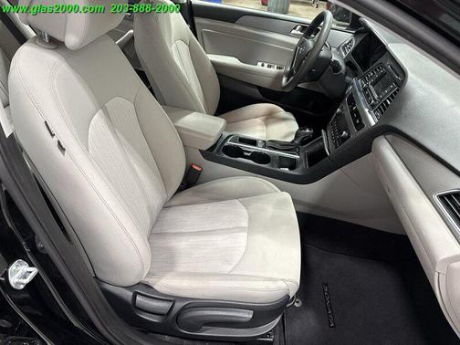 2016 Hyundai SONATA Hybrid SE