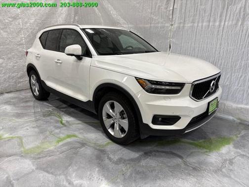 2022 Volvo XC40 T5 Momentum