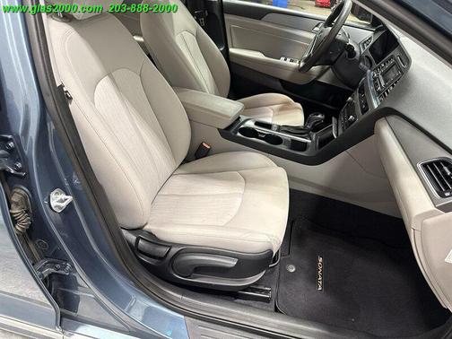 2016 Hyundai SONATA Hybrid SE