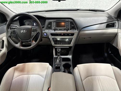 2016 Hyundai SONATA Hybrid SE