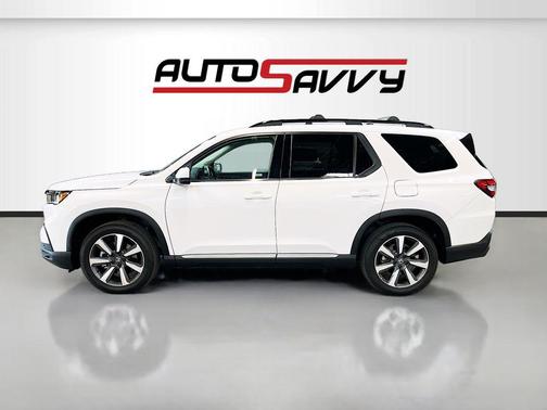 Platinum White Pearl 2024 Honda Pilot Touring 8-Passenger