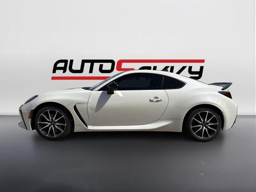 Halo 2024 Toyota GR86 Base
