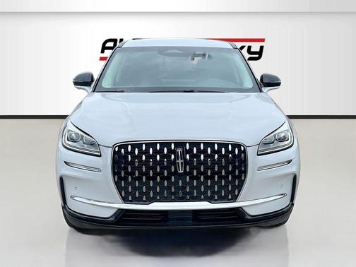 Crystal White Metallic Clearcoat 2025 Lincoln Corsair Reserve