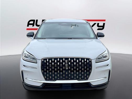Crystal White Metallic Clearcoat 2025 Lincoln Corsair Reserve