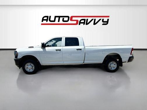 Bright White Clearcoat 2024 RAM 2500 Tradesman Crew Cab 4x4 8' Box